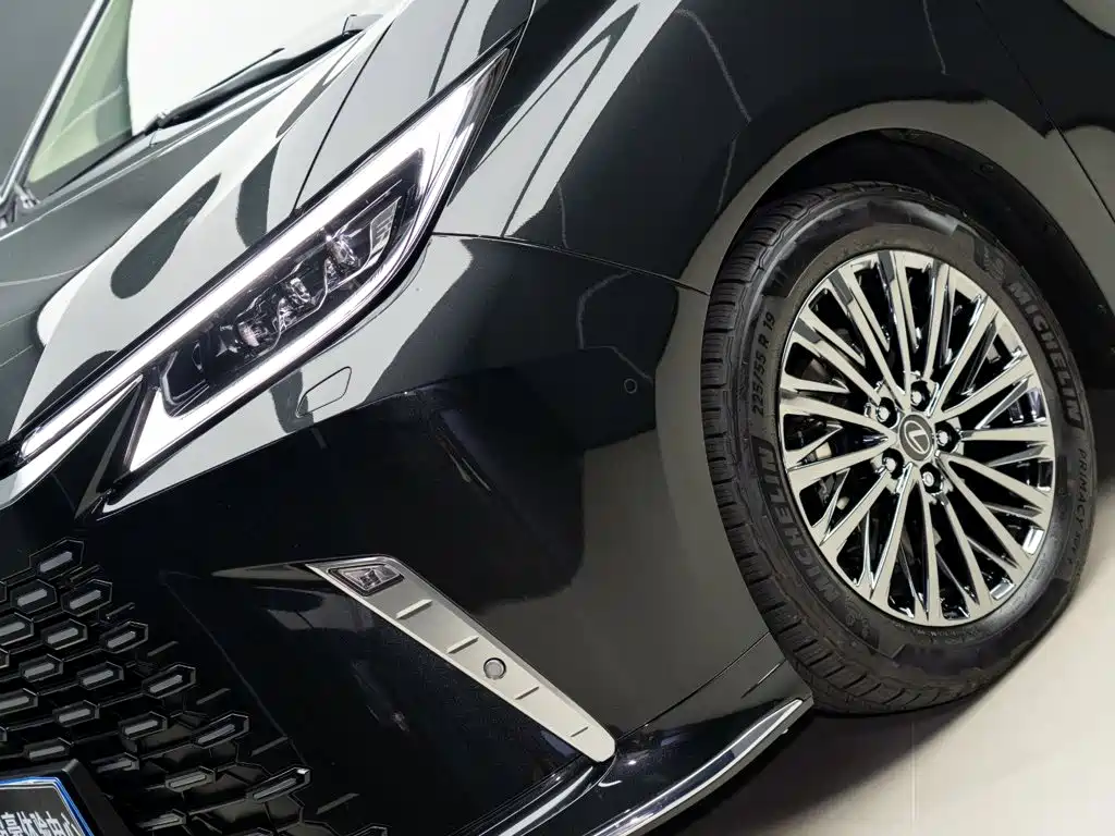 Lexus LM 2026 2025 Model 500h Four-Seater Imperial Edition