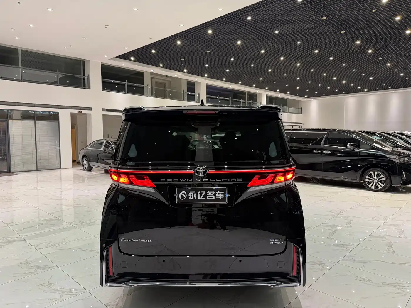 Toyota Vellfire 2024 Crown Hybrid 2.5L Executive Premium Edition фото 14