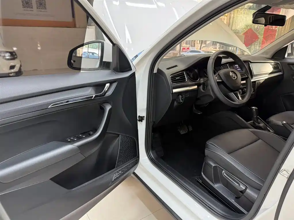 Škoda Kamiq 2022 1.5L Automatic Comfort Edition фото 8