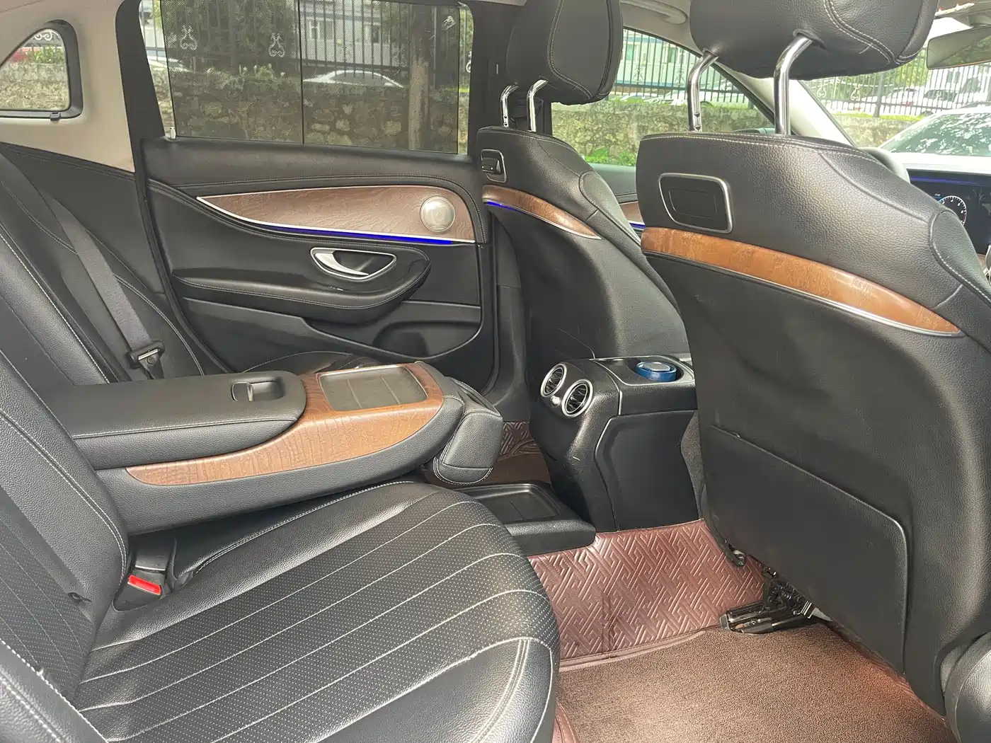 Mercedes-Benz E-Class 2018 E 300 L Luxury фото 4