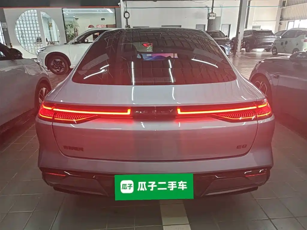 Geely Galaxy Galaxy E8 2025 620km AWD Starship LiDAR Smart Drive Edition фото 6