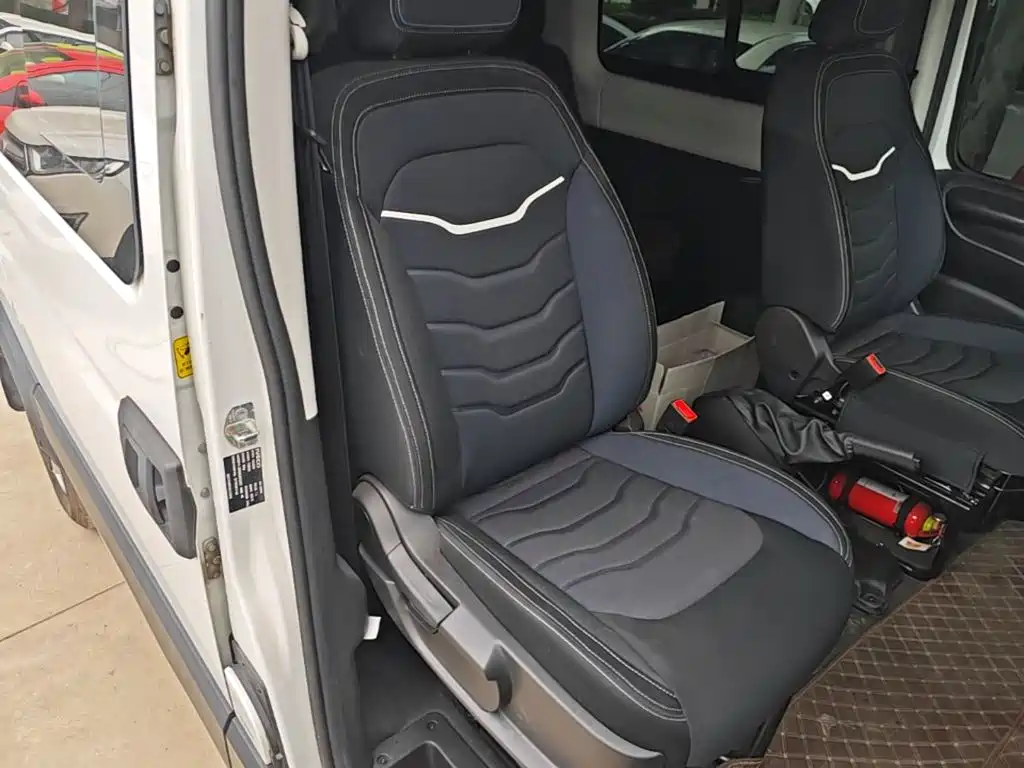 Iveco Daily 2025 2021 2.0T Manual Chaorui Short Wheelbase Low Roof Sliding Door F1A