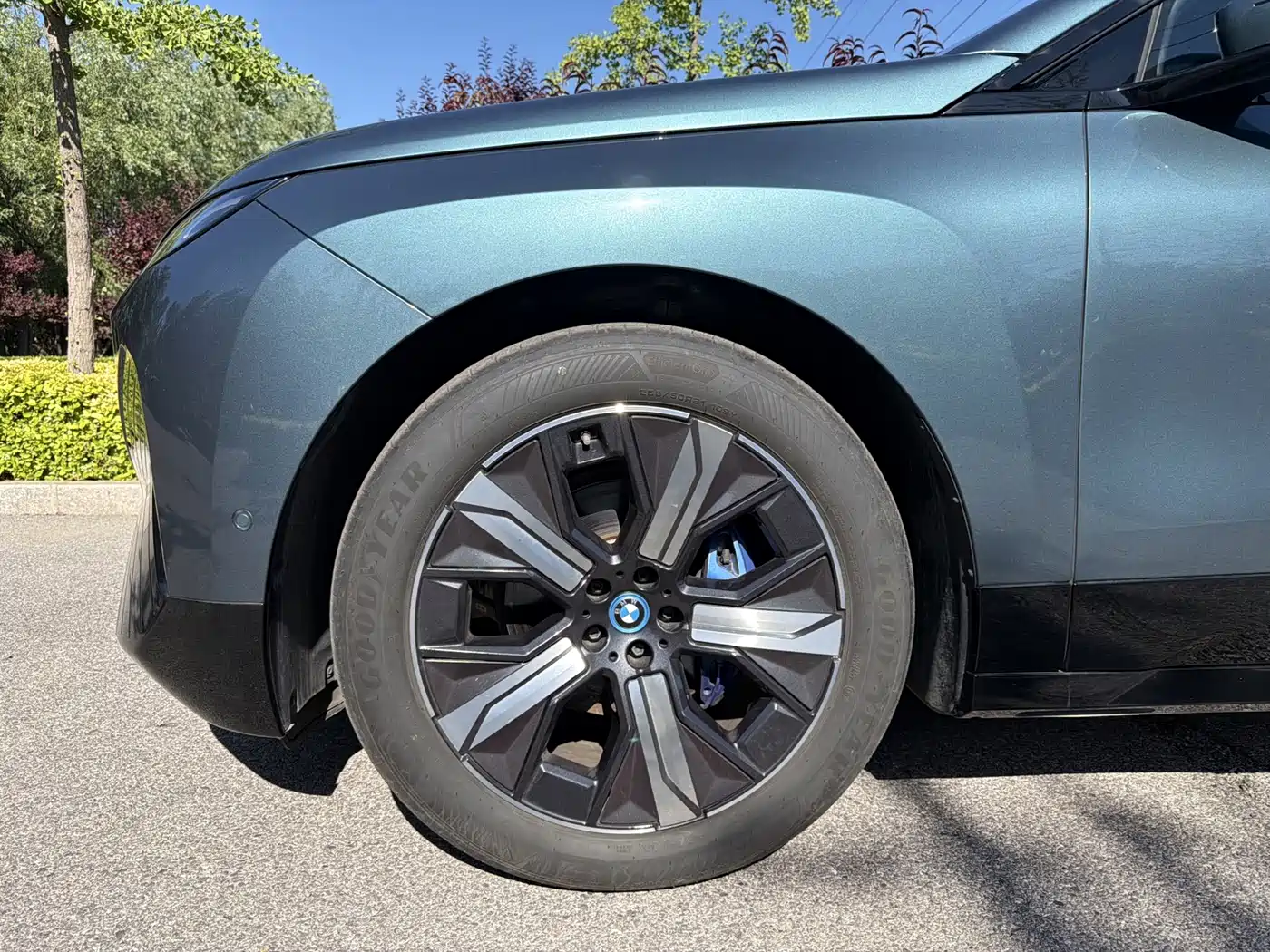 BMW iX 2023 xDrive40 фото 5