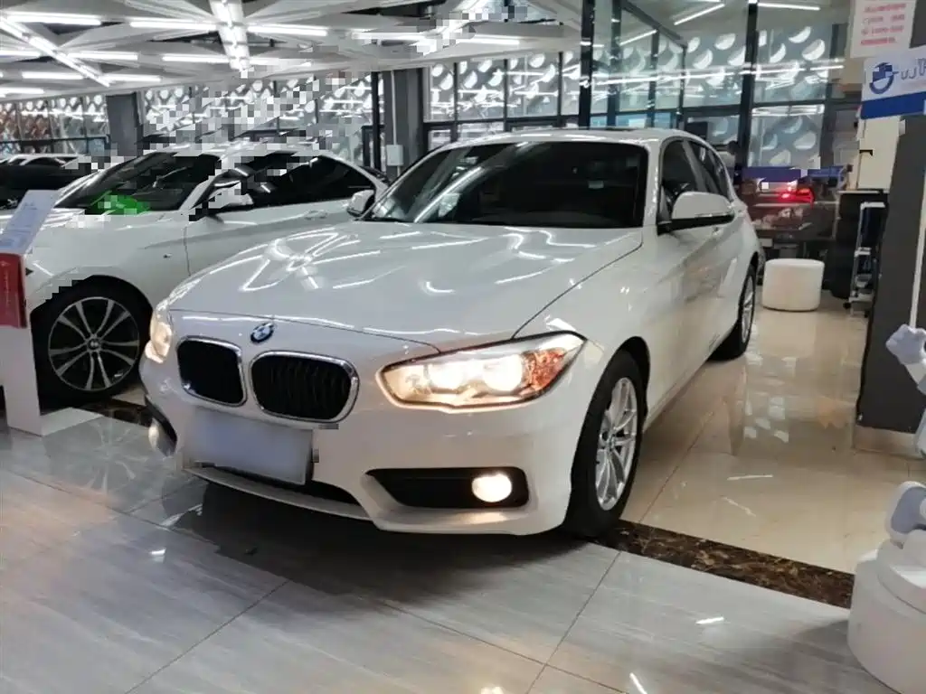 BMW 1 Series (Import) 2015 118i Leading фото 2