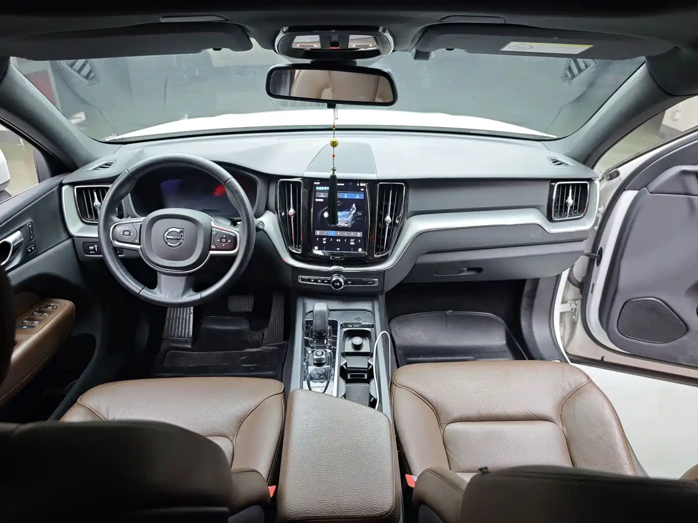 Volvo XC60 2011 2022 B5 AWD R-Design