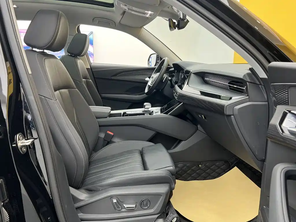 Audi Q6 2025 2025 40 TFSI quattro Commemorative Edition Yulin Package 7-Seater
