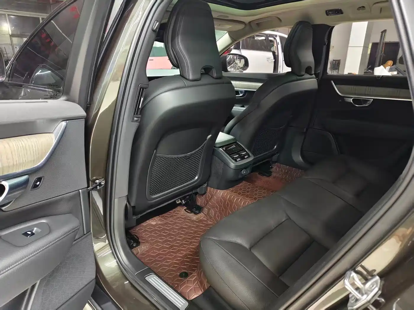 Volvo V90 2021 Model Cross Country B5 AWD Smart Edition фото 4