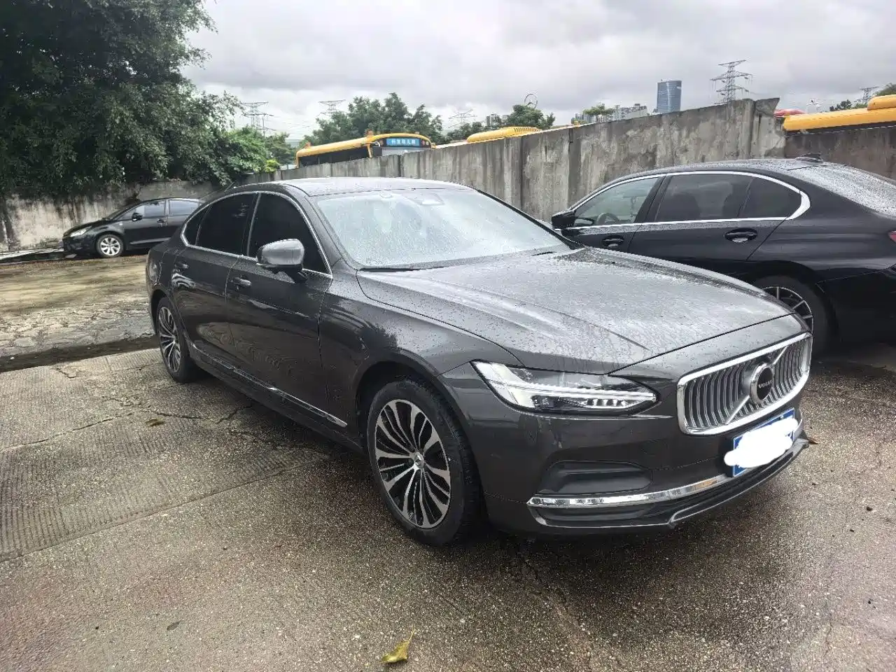 Photo 2 - Volvo S90