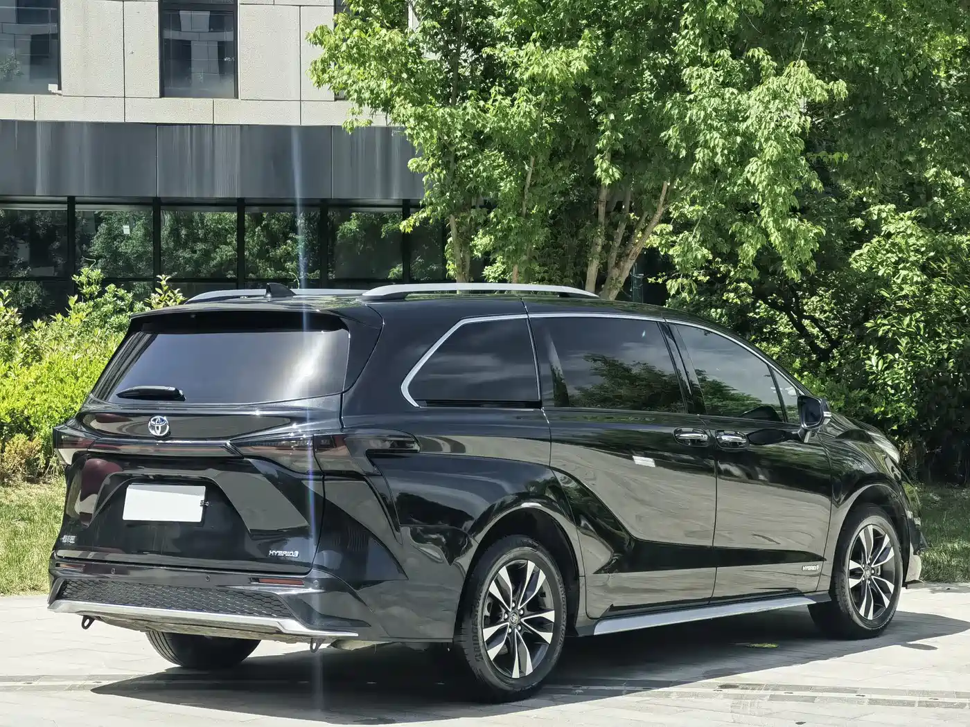 Toyota Granvia 2023 2.5L Hybrid Luxury Edition фото 7