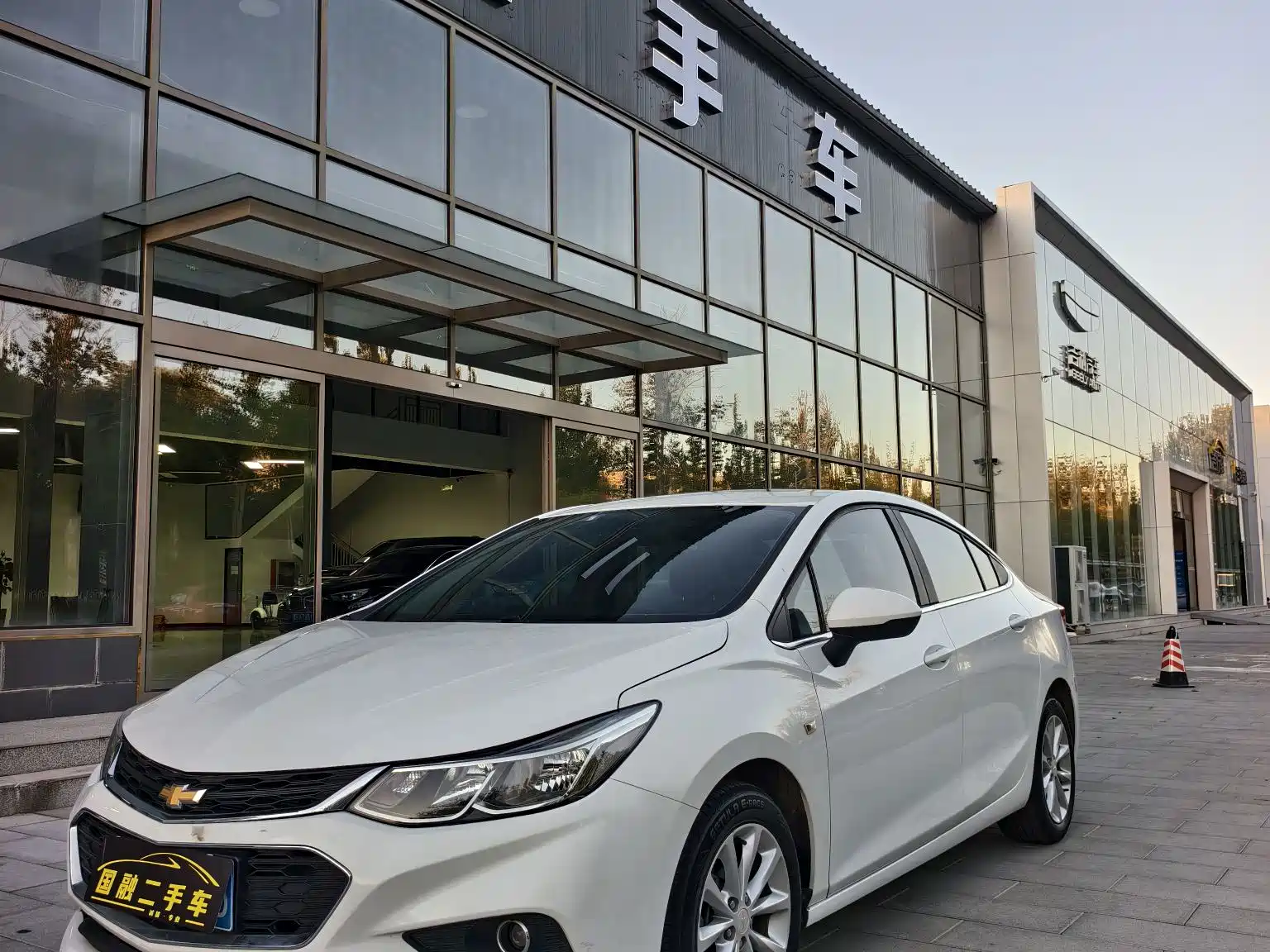 Photo 1 - Chevrolet Cruze