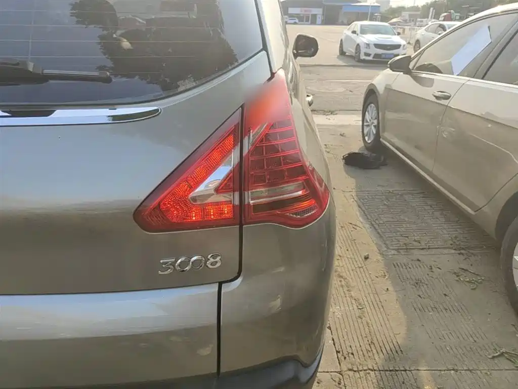 Peugeot 3008 2015 2.0L Automatic Trend Edition фото 8