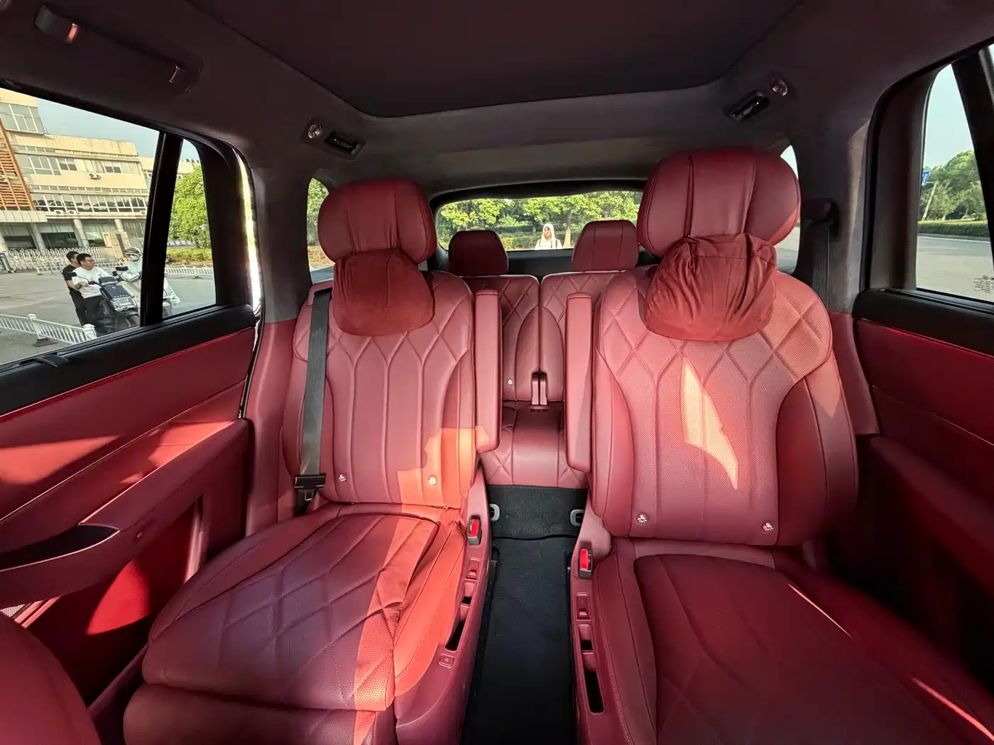 AITO Wenjie AITO M8 2025 Model Extended Range Max+ Edition 53.4kWh 6-Seater фото 8