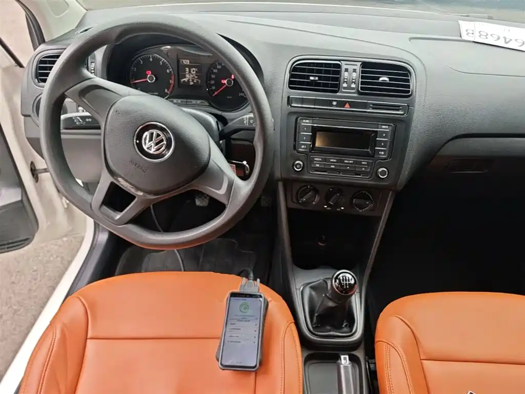Volkswagen Polo 2014 1.4L Manual Trend Edition фото 10