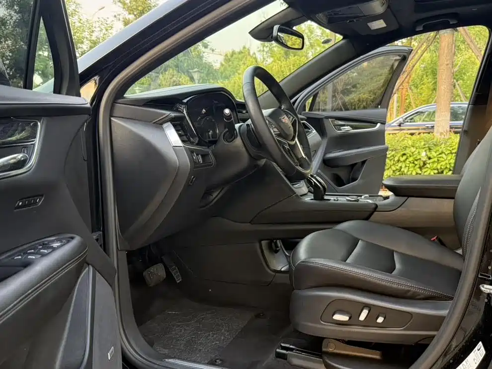 Фото 4 - Cadillac XT5