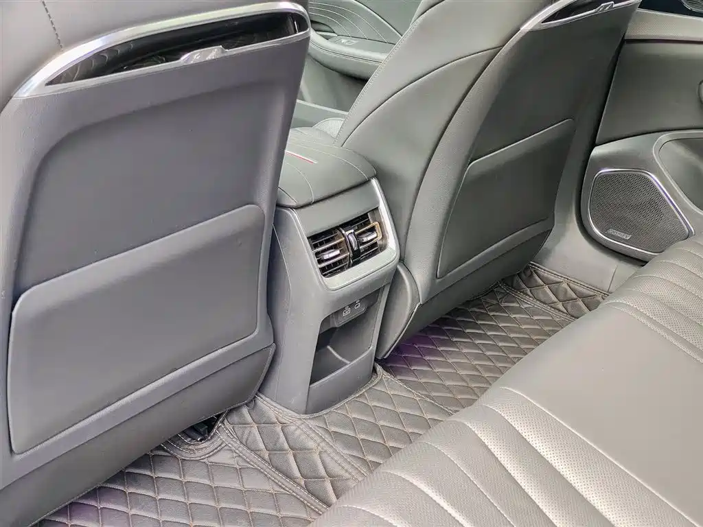 Hongqi H5 2023 2.0T Auto Smart Connect Flag Comfort фото 9