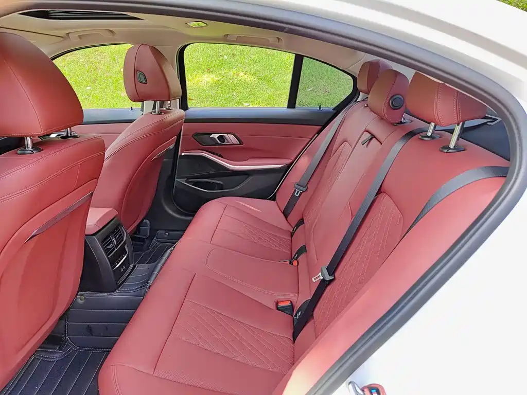 Photo 8 - BMW 3 Series