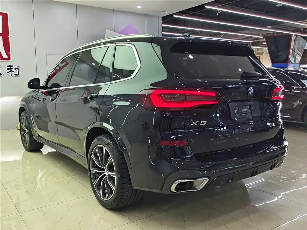 BMW X5 2022 xDrive 30Li Premium M Sport Package фото 4