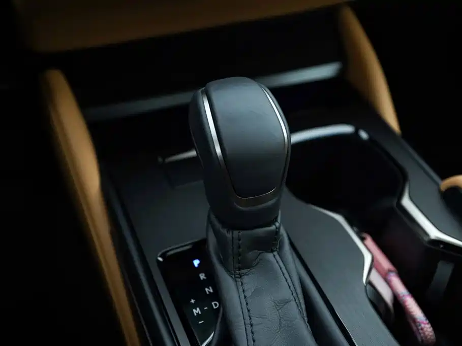Lexus ES 2026 2025 200 Ultimate Edition