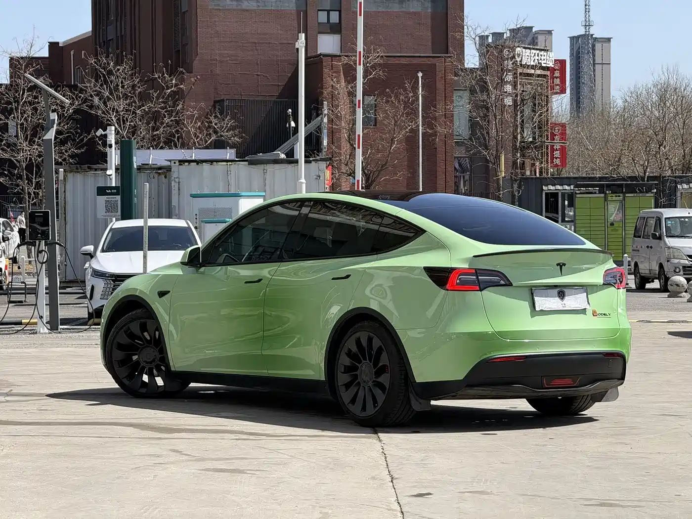 TESLA MODEL Y