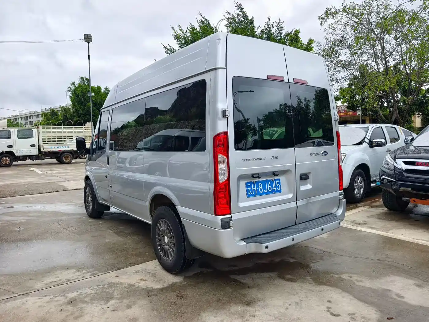 Ford New Generation Transit 2020 2019 Model 2.2T Multi-function Short Wheelbase Medium Roof 6-seater China VI