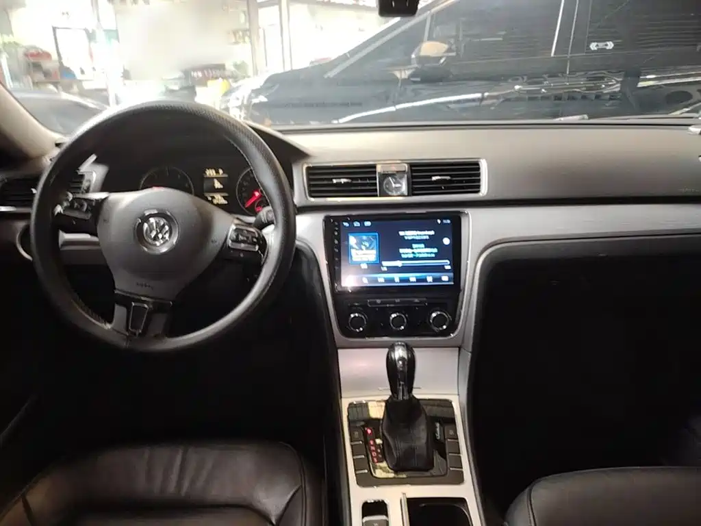 صورة 10 - Volkswagen Passat