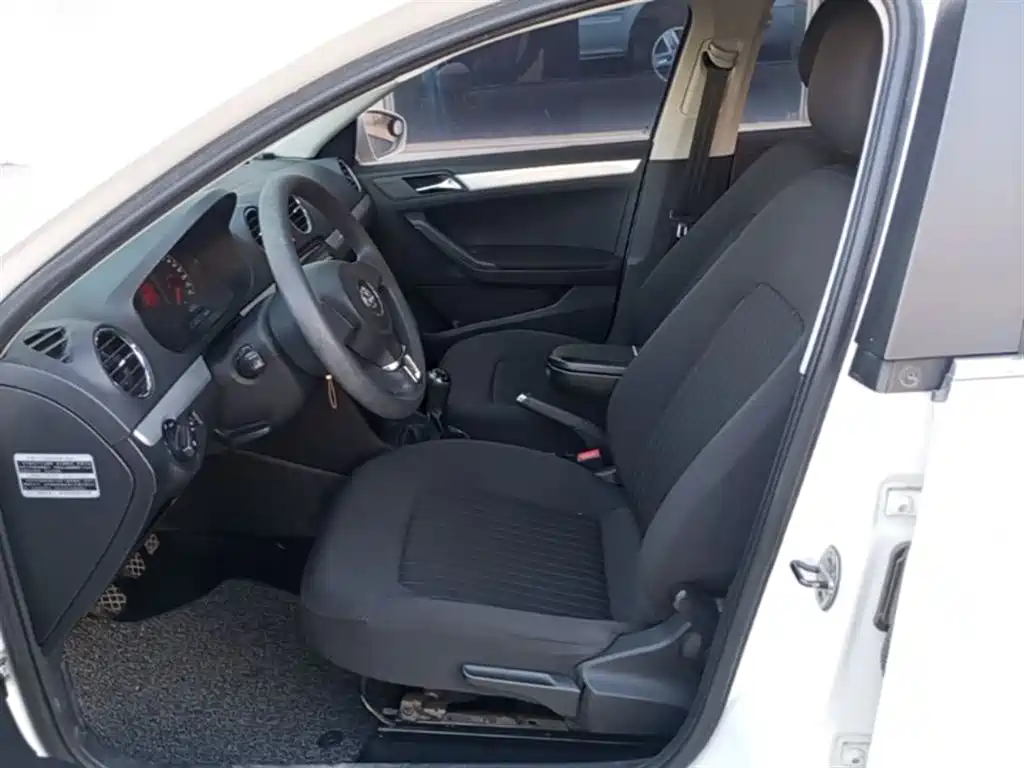 Volkswagen Jetta 2015 1.6L Manual Comfort фото 15