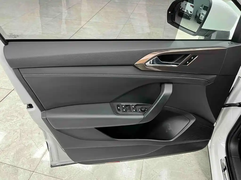 Volkswagen Tharu, миниатюра 15