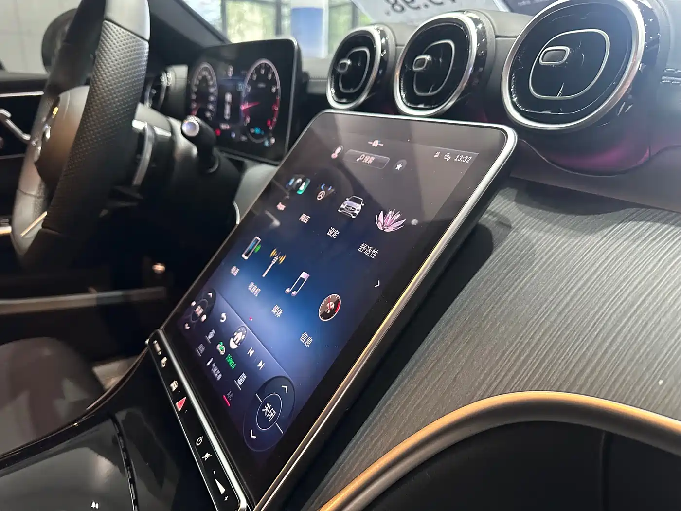 Mercedes-Benz C-Class 2022 Facelift C 200 L Sport фото 13