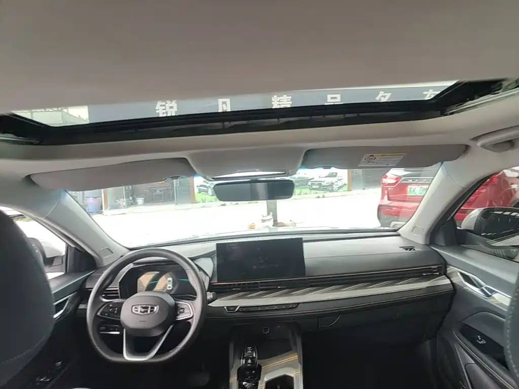 Geely Emgrand L HiP 2024 2024 Model Soaring Dragon Edition 1.5TD-DHT Pro 100KM Surpassing Type