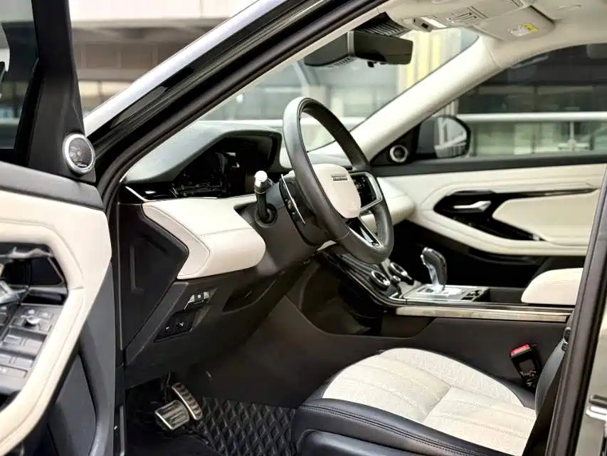 Land Rover Range Rover Evoque 2021 Range Rover Evoque L 249PS R-Dynamic First Edition Launch Edition фото 4