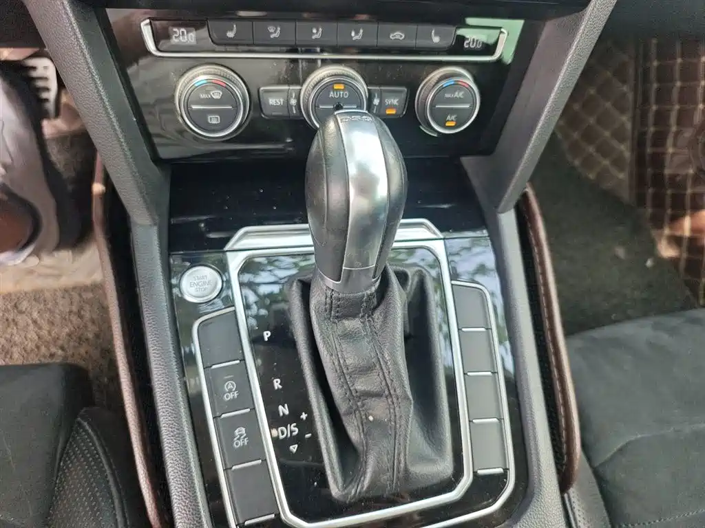 Volkswagen Magotan 2017 330TSI DSG Premium фото 11