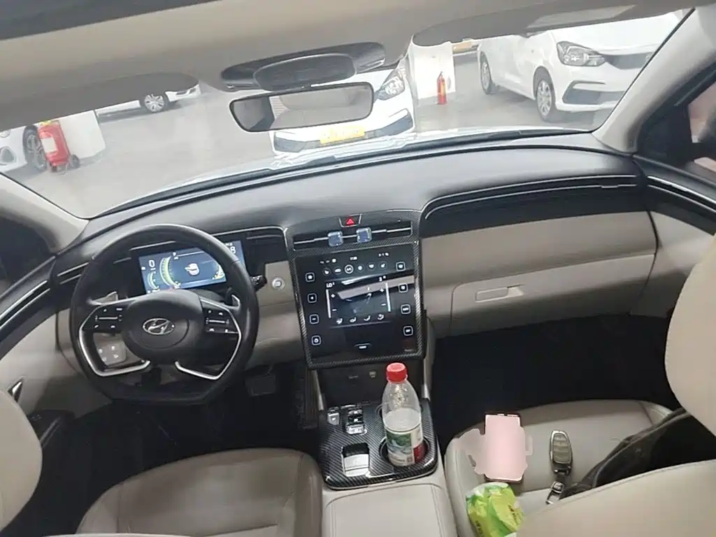 Фото 10 - Hyundai Tucson