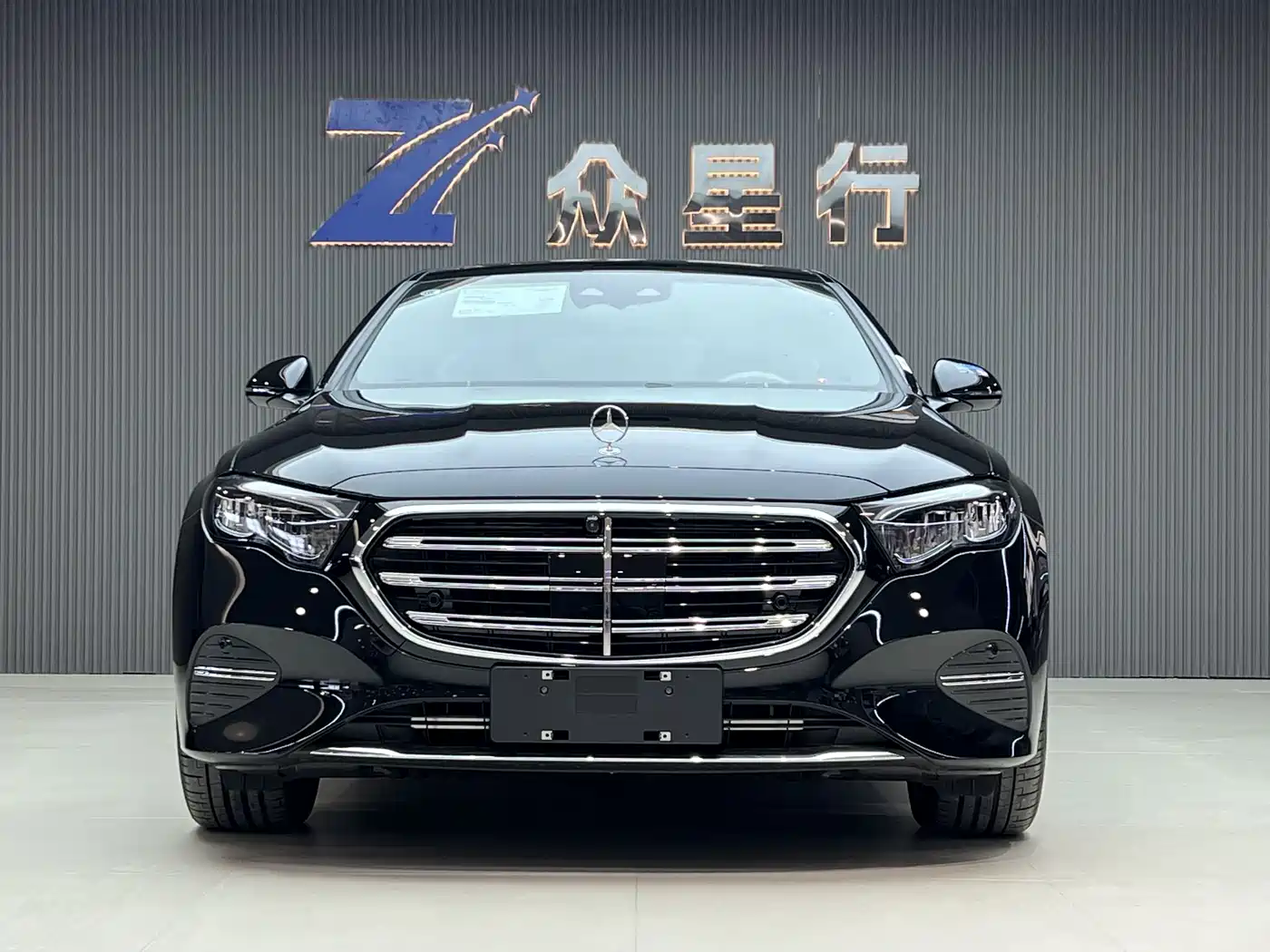 Mercedes-Benz E-Class 2026 E 300 L Luxury фото 2