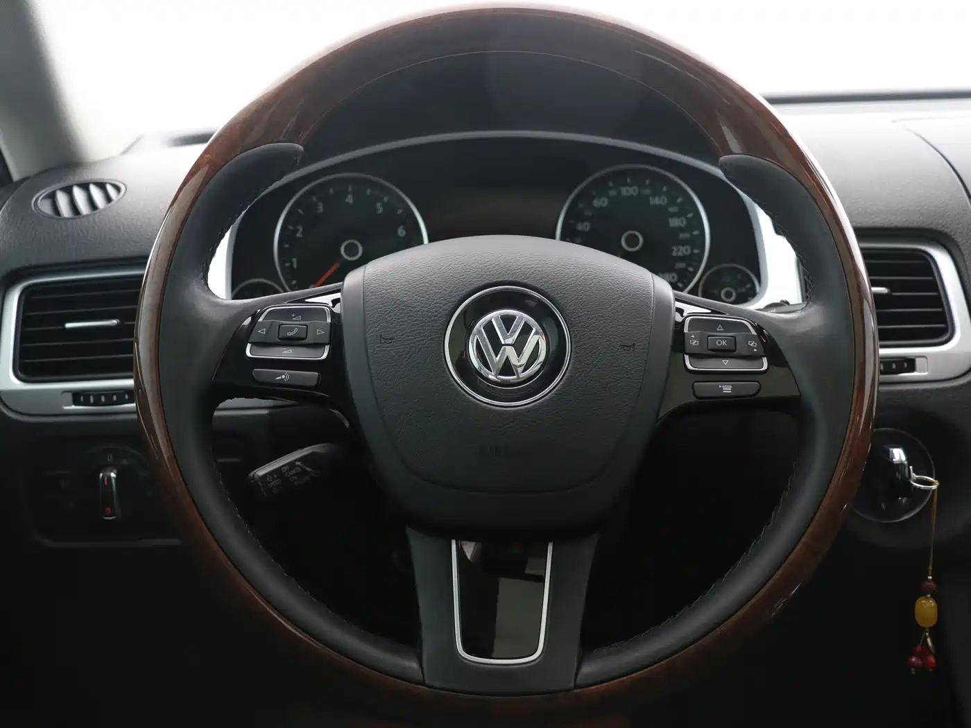 Volkswagen Touareg 2011 3.0TSI Luxury фото 11
