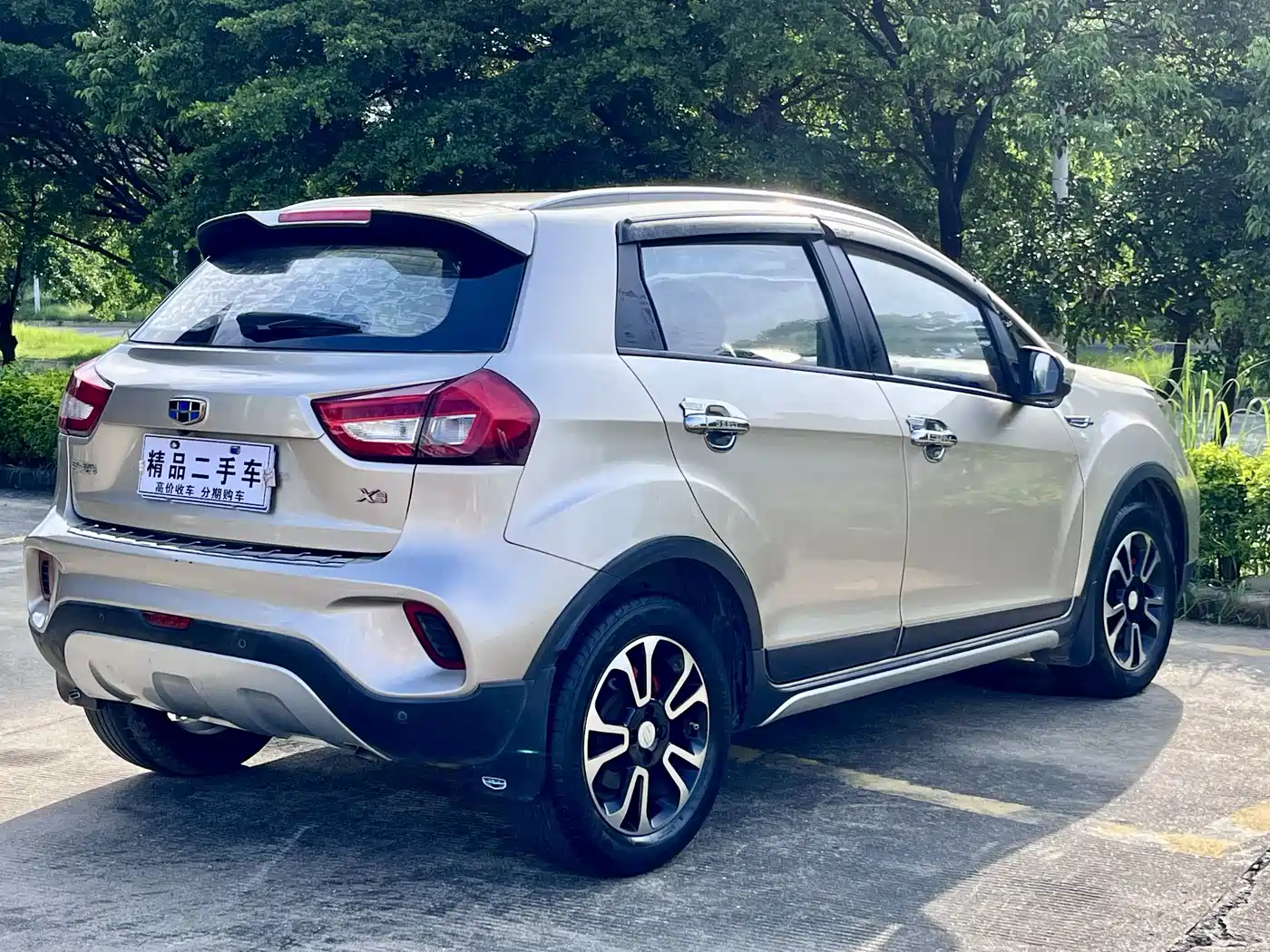 Фото 9 - Geely Vision X3