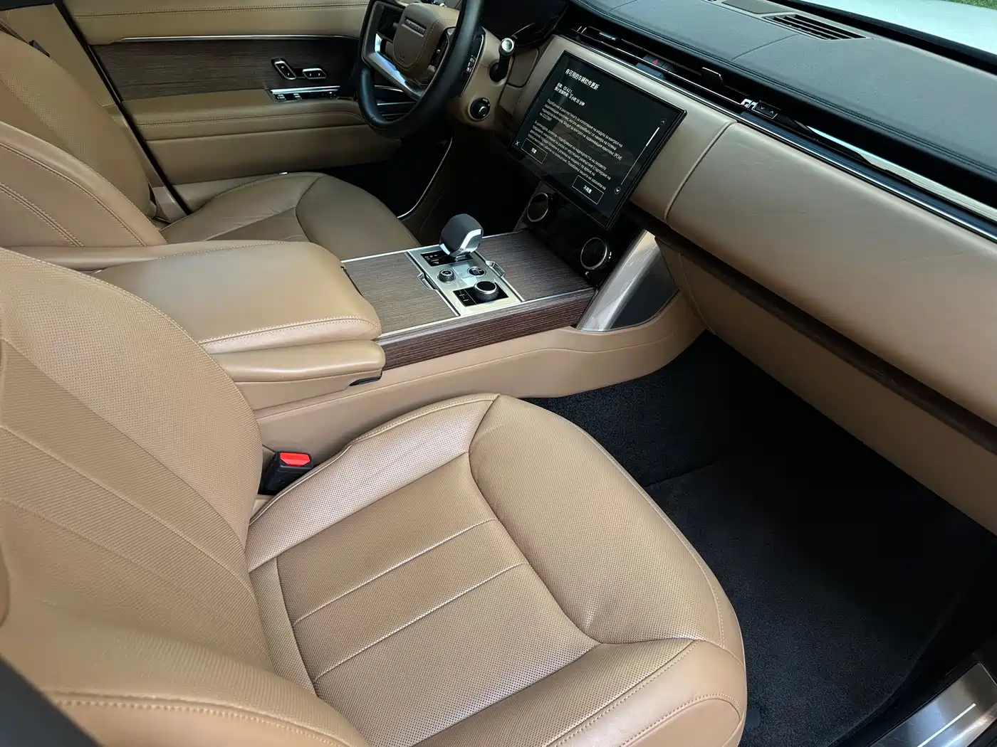 Land Rover Range Rover 2023 3.0 L6 400PS Genesis Extended Version фото 9