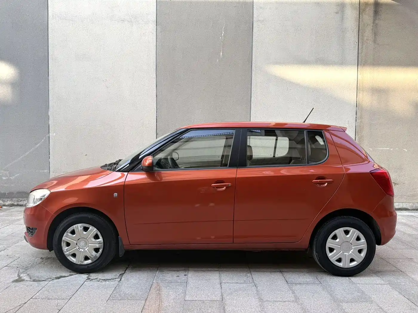 Škoda Fabia 2012 1.4L Automatic Crystal Edition фото 7