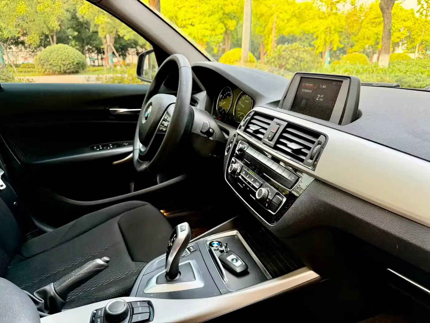 BMW 1 Series (Import) 2018 118i Leading фото 7