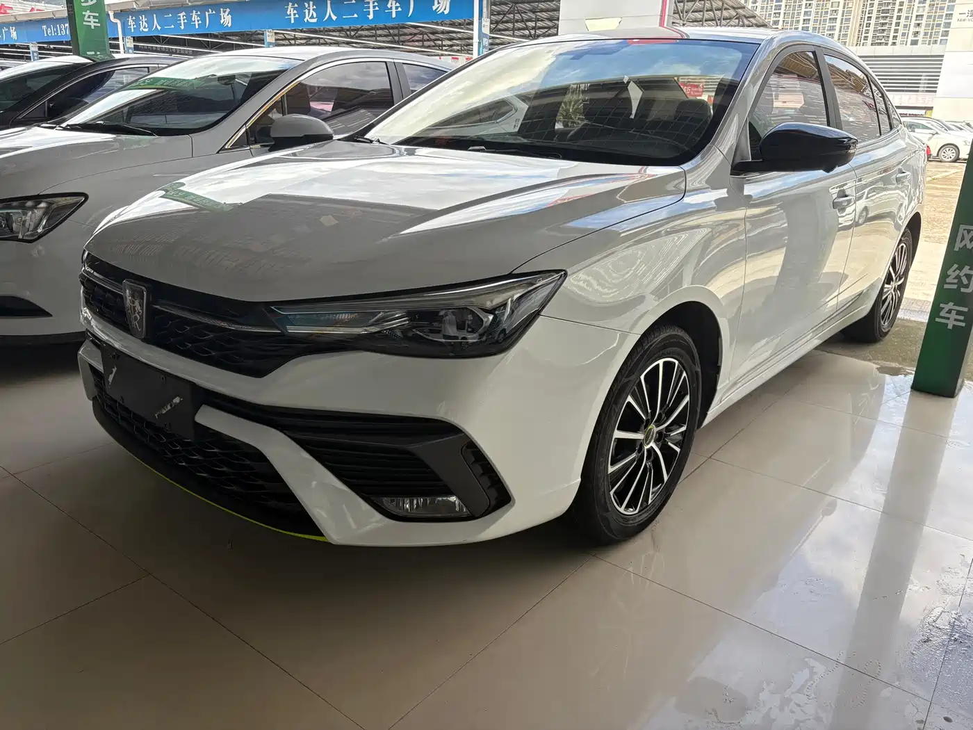 Photo 1 - Roewe i5