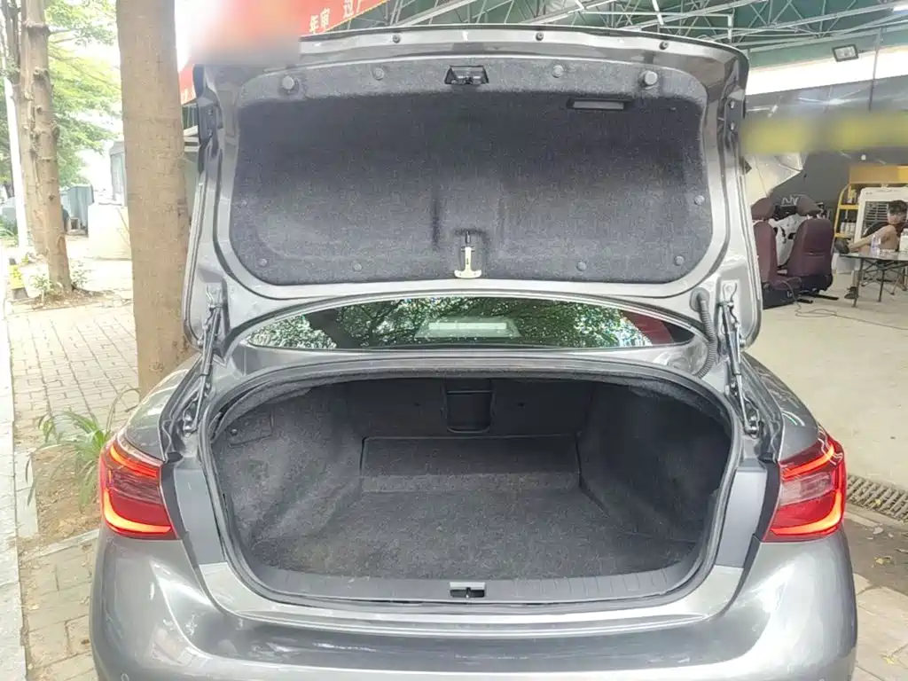 Photo 19 - Infiniti Q50L