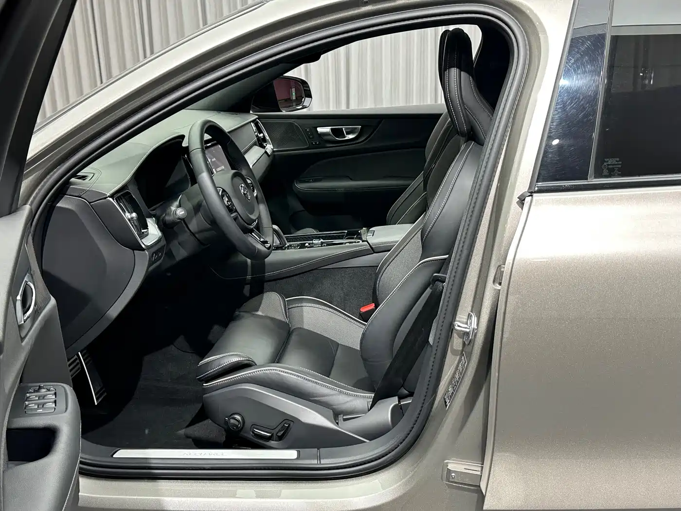 Volvo S60 Plug-in Hybrid 2021 2021 T8 Twin Engine AWD R-Design Sport Edition