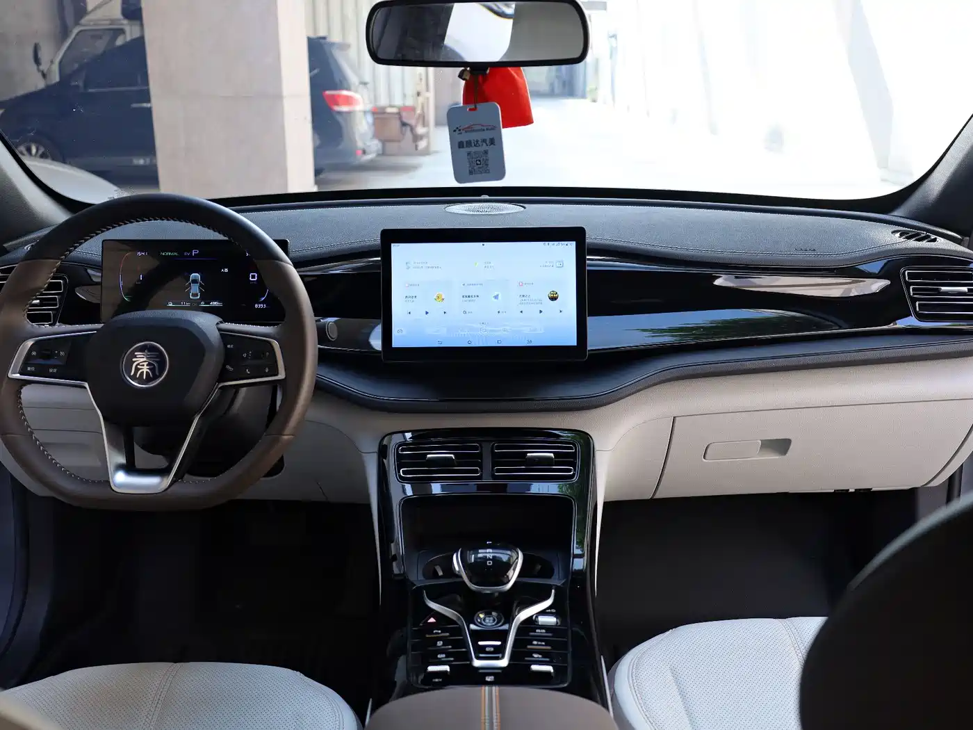 BYD Qin PLUS 2024 Glory Edition DM-i 55KM Leading фото 7