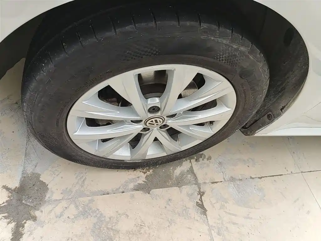 Volkswagen Lavida 2015 1.6L Automatic Comfort Edition фото 23