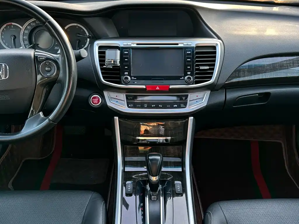 Фото 20 - Honda Accord