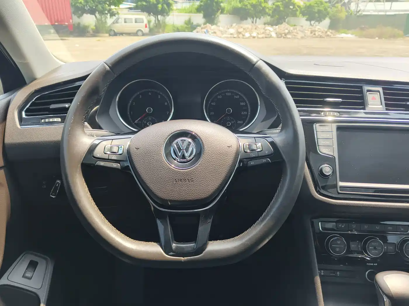 Фото 15 - Volkswagen Tiguan L