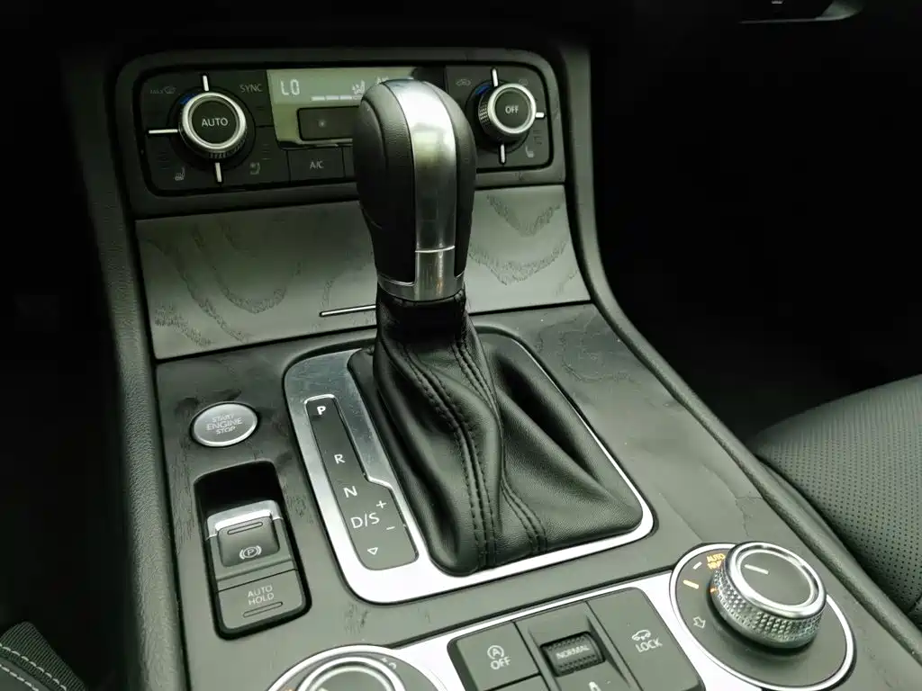 Фото 13 - Volkswagen Touareg