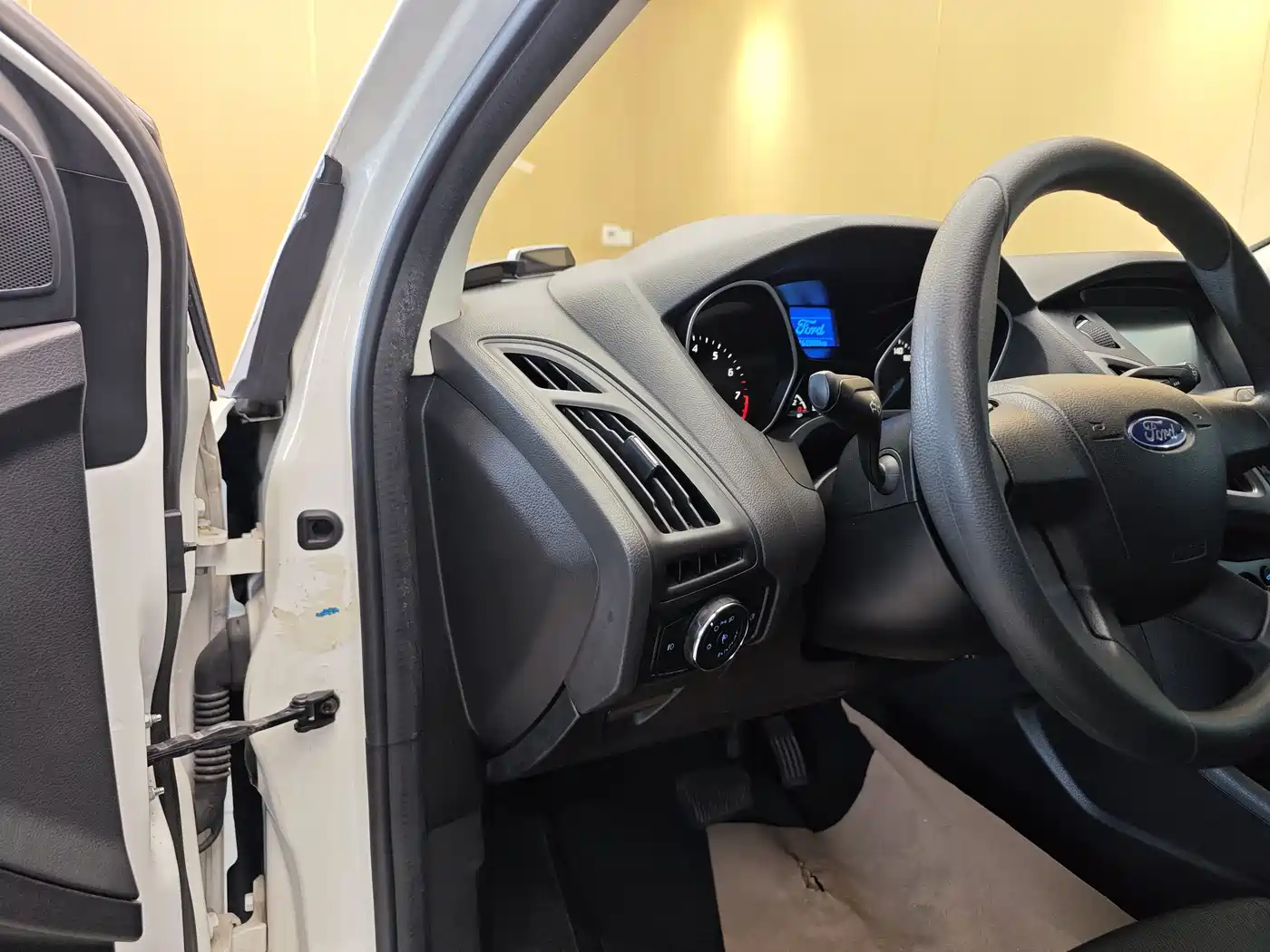 Ford Focus 2015 2012 Hatchback 1.6L Automatic Comfort
