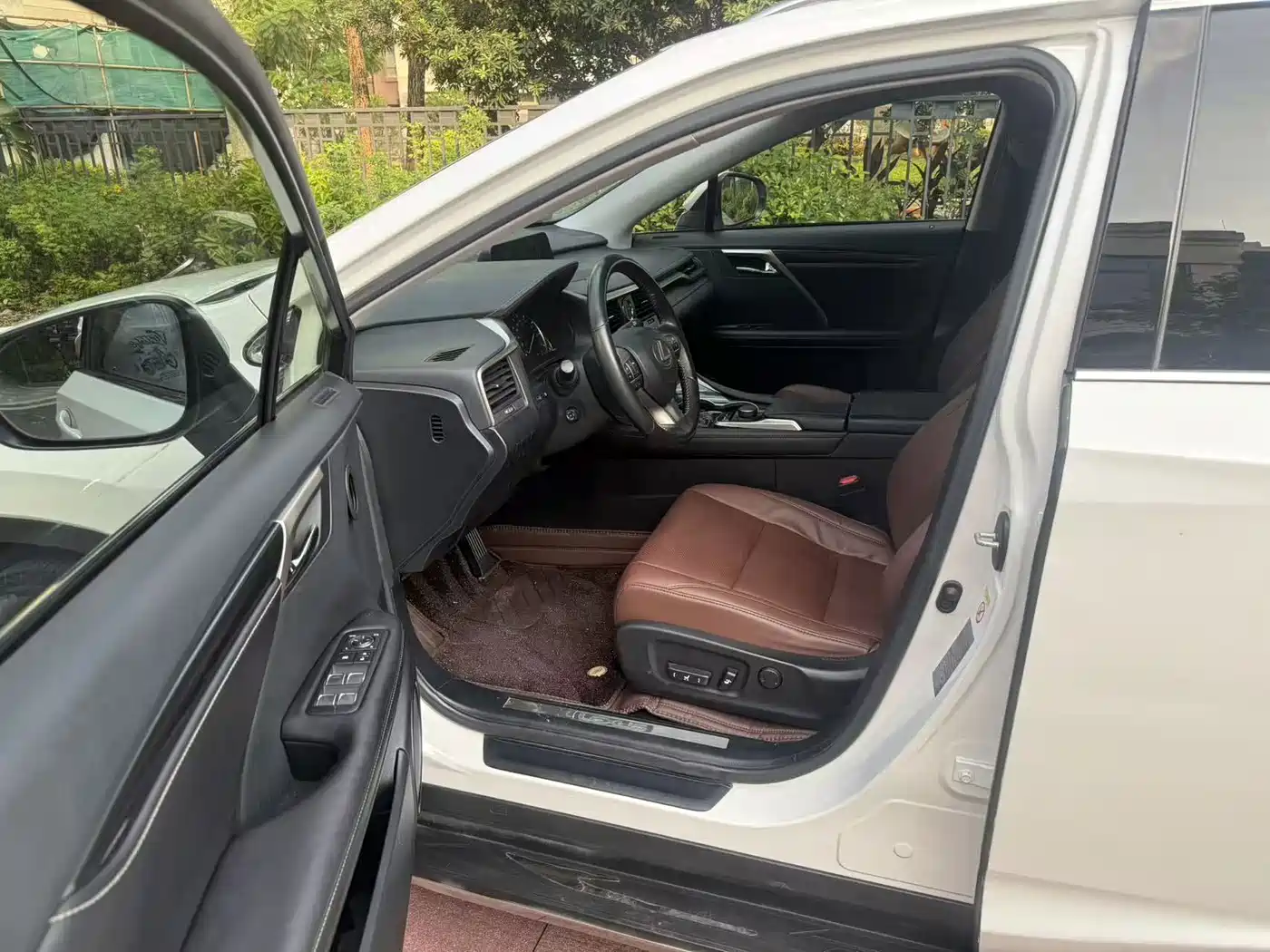 Фото 4 - Lexus RX