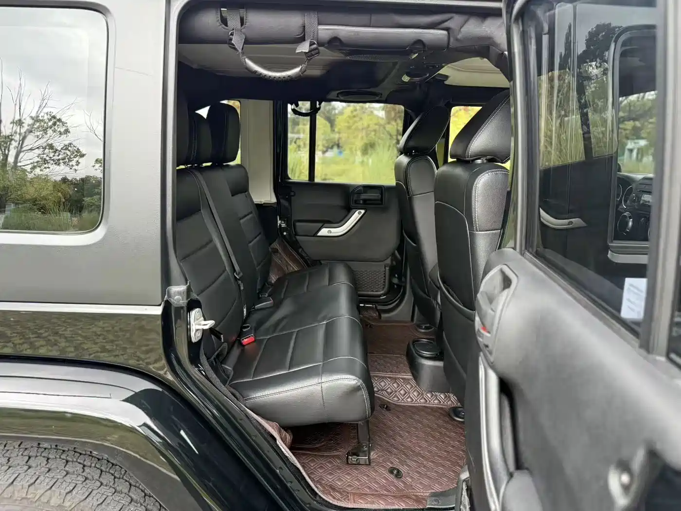 Фото 23 - Jeep Wrangler