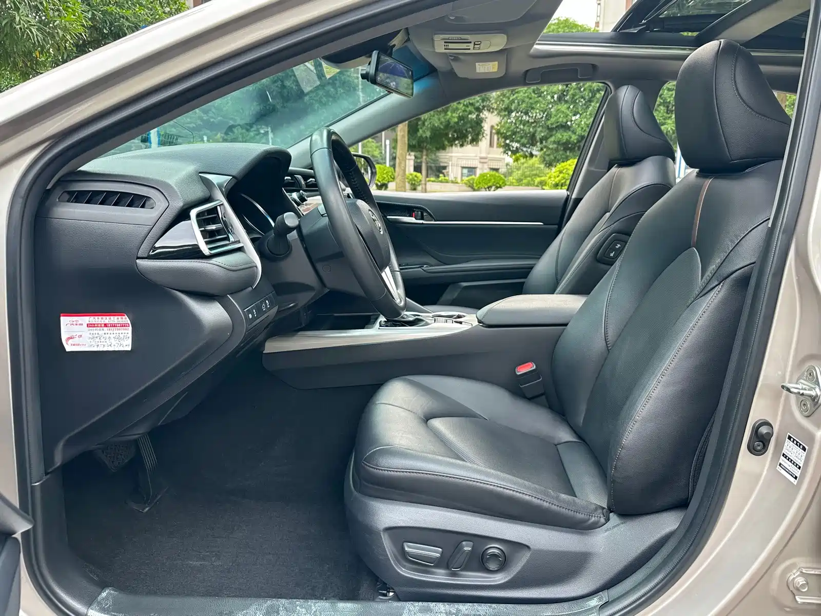 Фото 15 - Toyota Camry